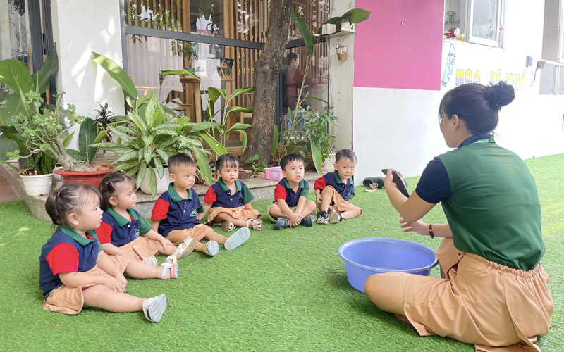 Hoạt động giao tiếp tiếng Anh cho bé